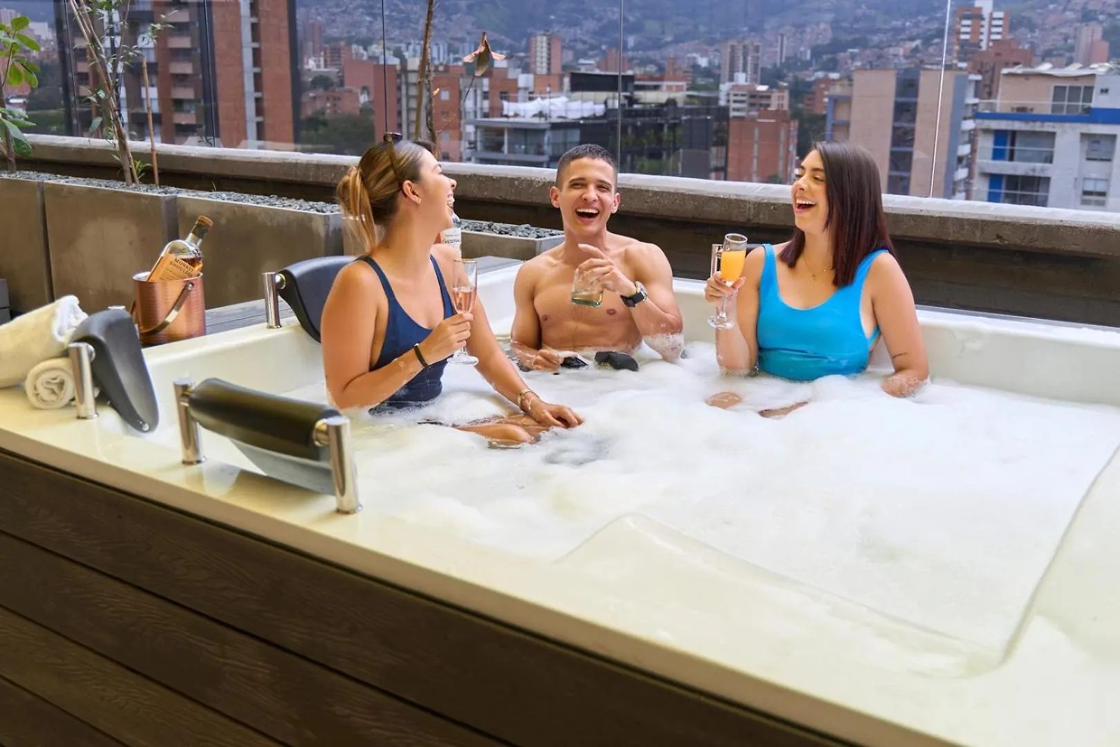 Stadio Serenity Suite Rosa Negra Medellin 0*,